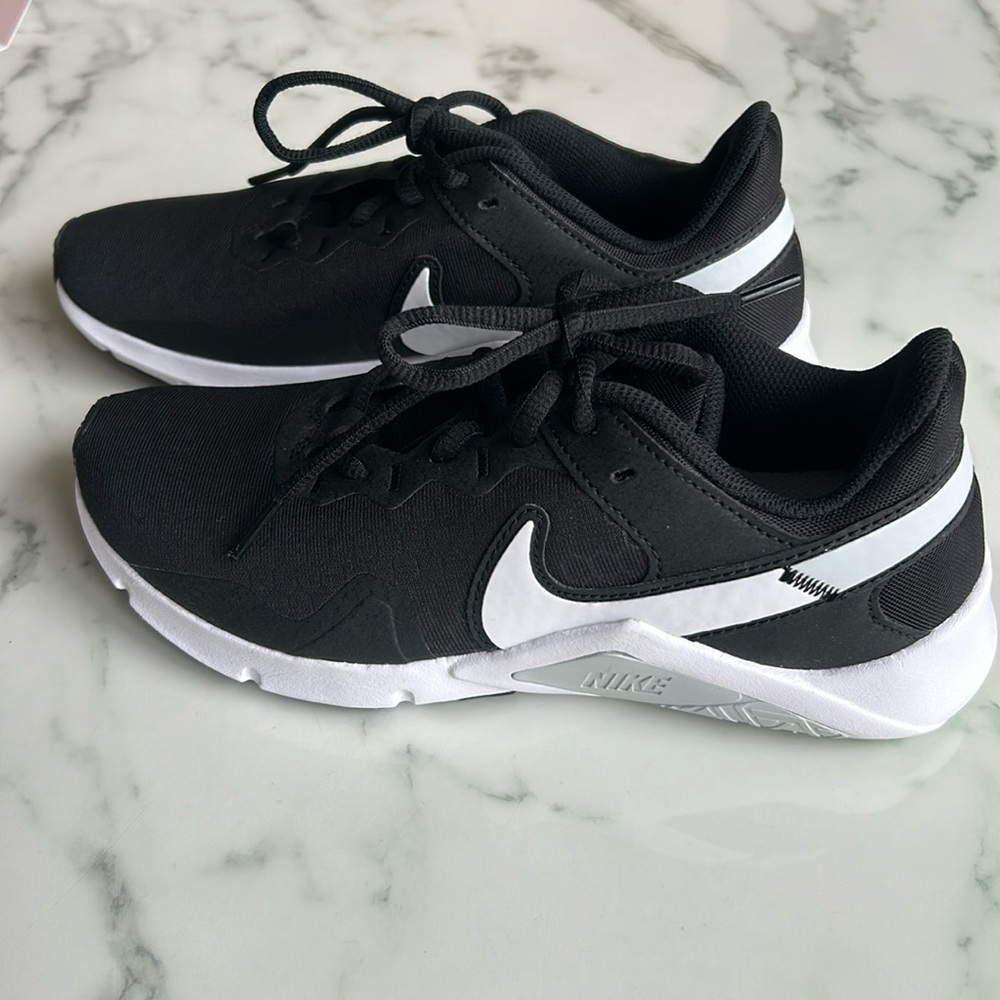 Women’s Nike Legend Essentials 2